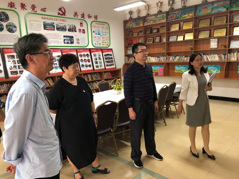 走访全国人大代表、公司优秀员工曾香桂