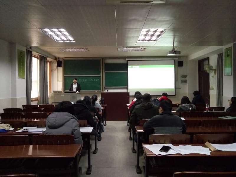 公司2018届学士学位论文答辩顺利举行